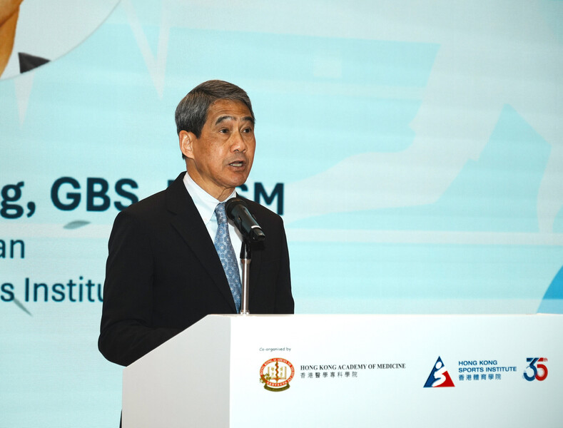 <p><strong>邓竟成先生<span style="font-size:75%;">GBS PDSM</span></strong>期望继续透过跨专科合作，与医专协力提升对运动员的支援并惠及本地体育界。</p>
